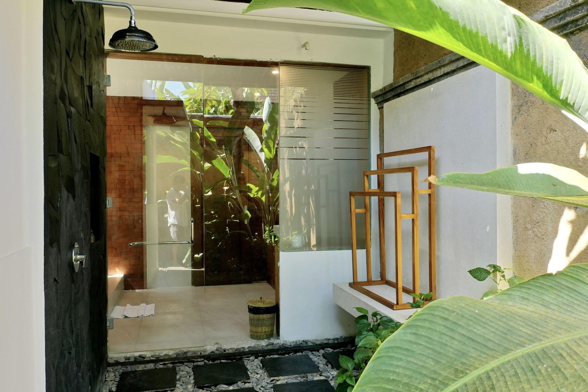 Sagara Villas And Suites Sanur By Ahm Exterior foto A shower with a rain shower head