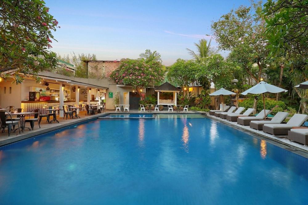 Sagara Villas And Suites Sanur By Ahm Exterior foto The swimming pool at the hotel