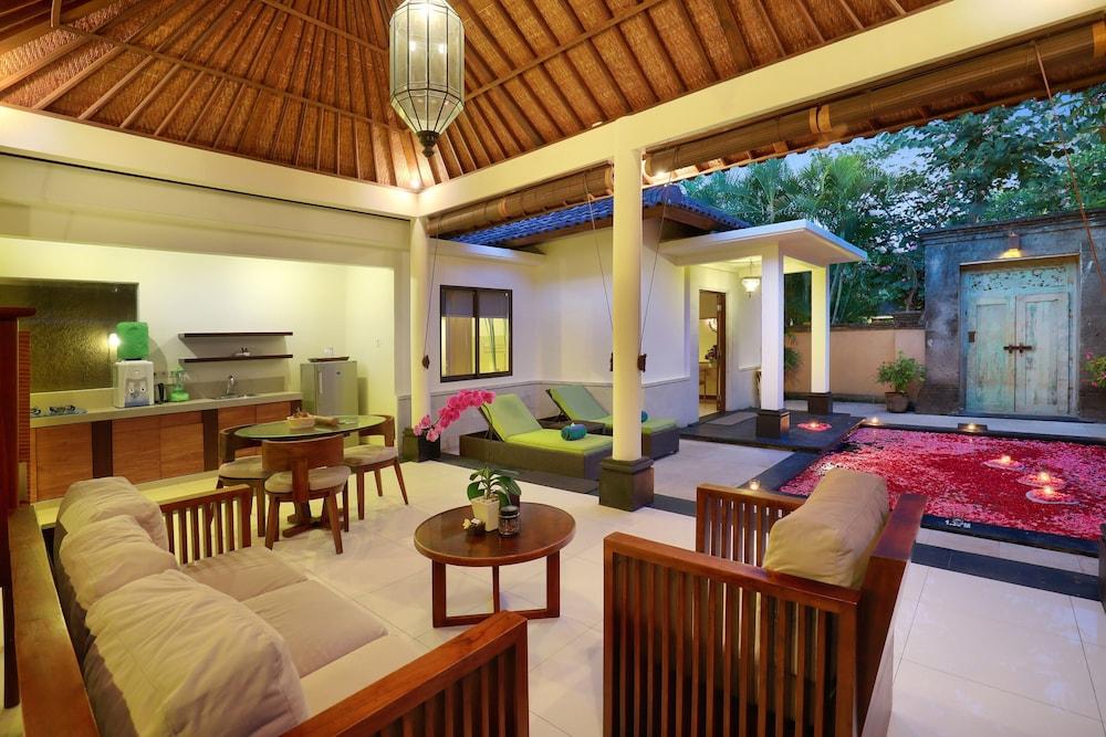 Sagara Villas And Suites Sanur By Ahm Exterior foto A villa at the resort